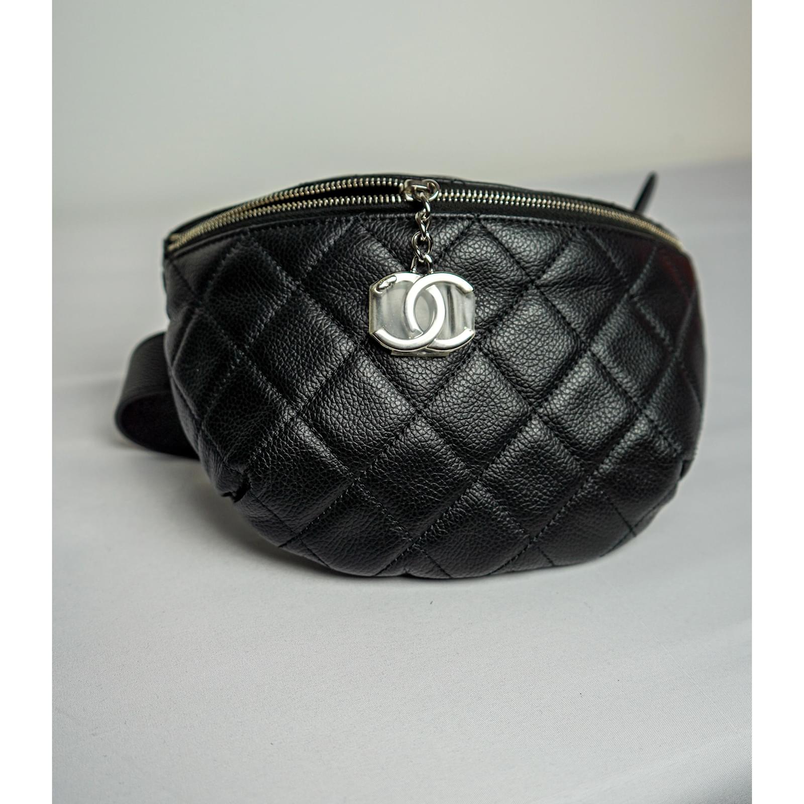 CHANEL Handbags Leather Black ref.955206 - Joli Closet