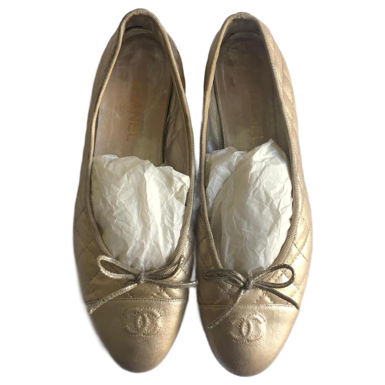 Chanel CC Ballet Flats Golden Leather ref.956485 - Joli Closet