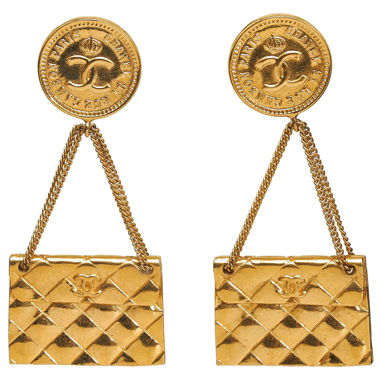 Chanel Gold CC Flap Clip On Earrings Golden Metal Gold-plated ref.956613 -  Joli Closet