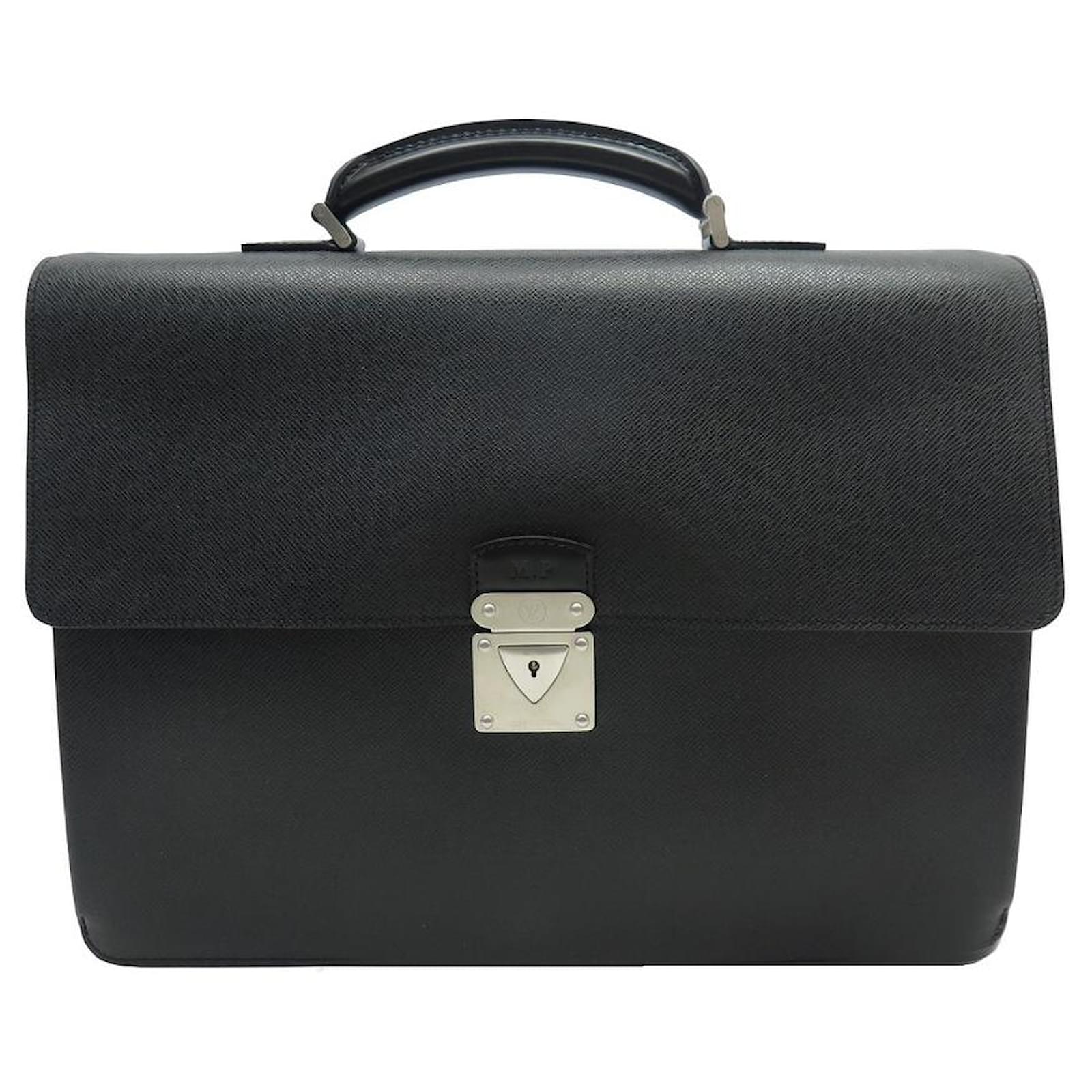 Louis Vuitton LOUS VUITTON BAG NEO ROBUSTO LEATHER TAIGA M32659 BRIEFCASE  Black ref.1010652 - Joli Closet