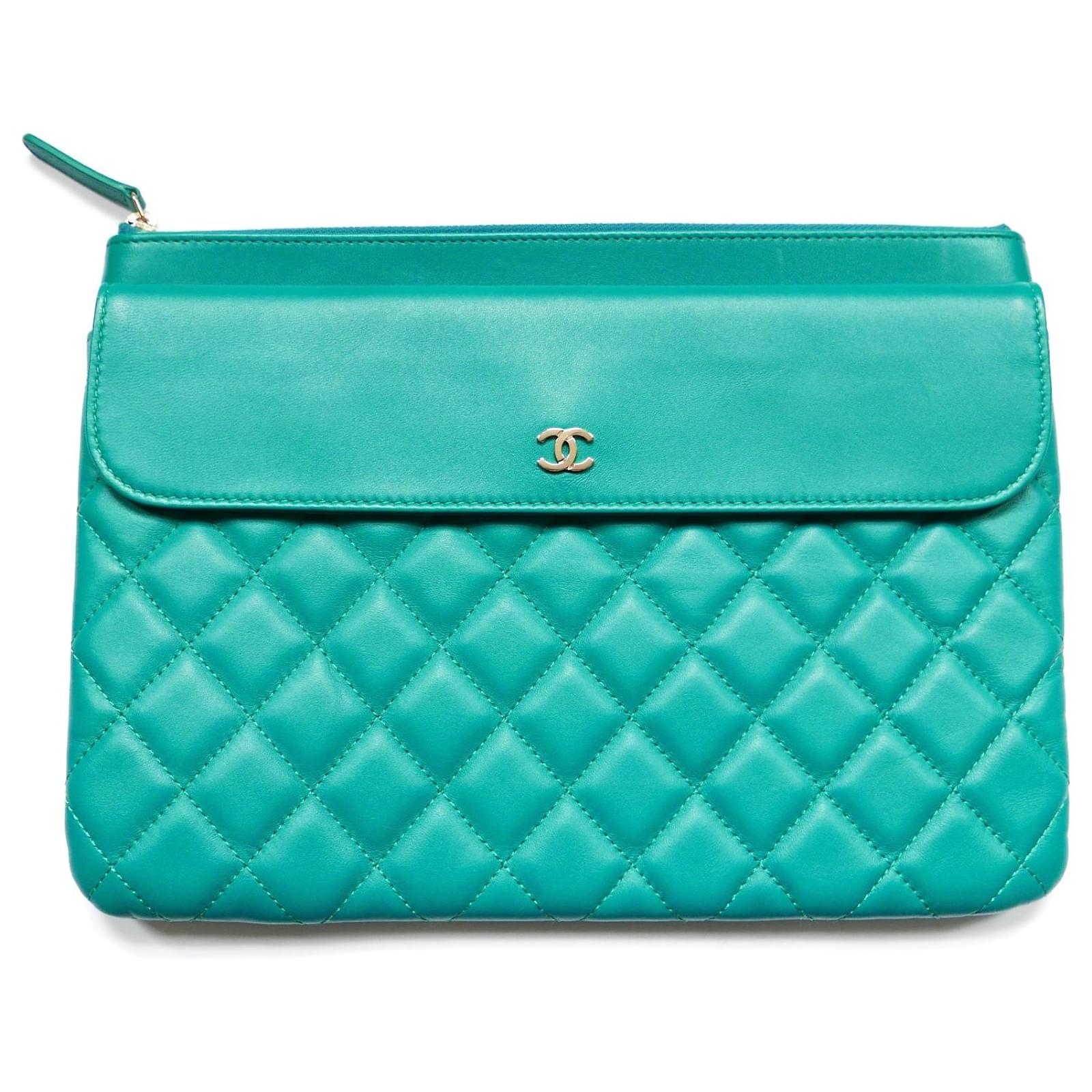 Chanel Timeless Classic Quilted Clutch Bag Green Leather ref.956821 - Joli  Closet