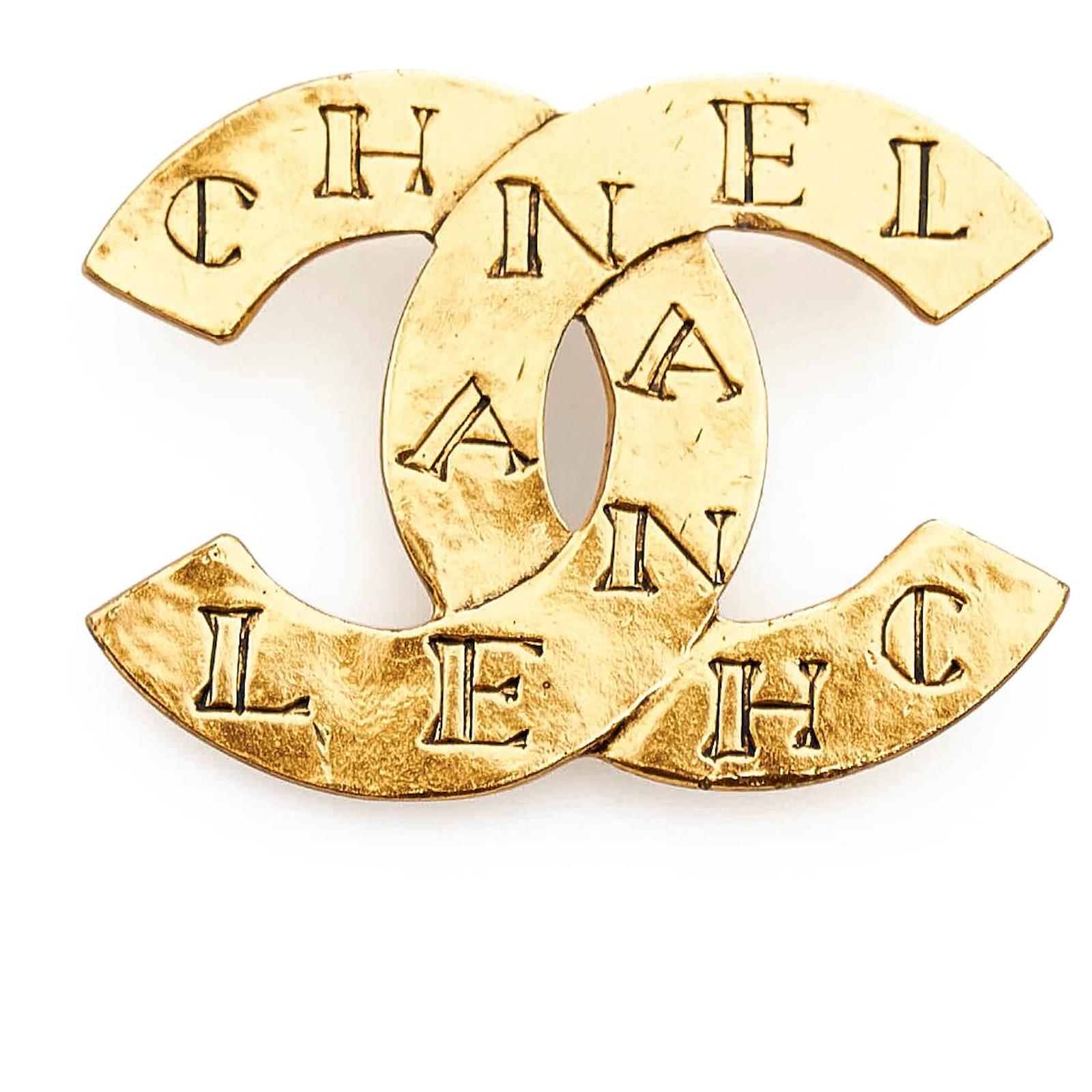Chanel Gold CC Brooch Golden Metal ref.958240 - Joli Closet