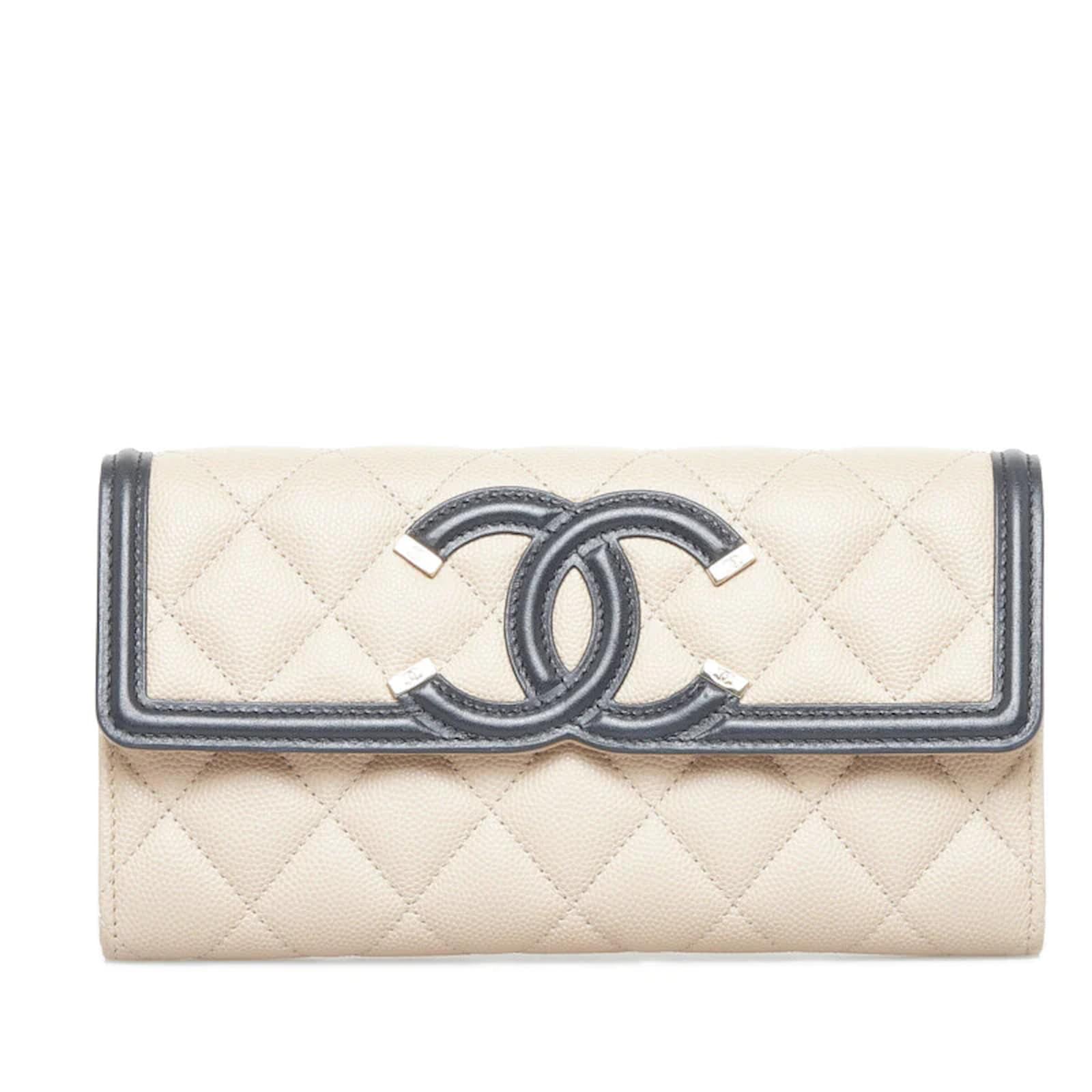 Chanel CC Filigree Flap Wallet White Leather ref.958629 - Joli Closet