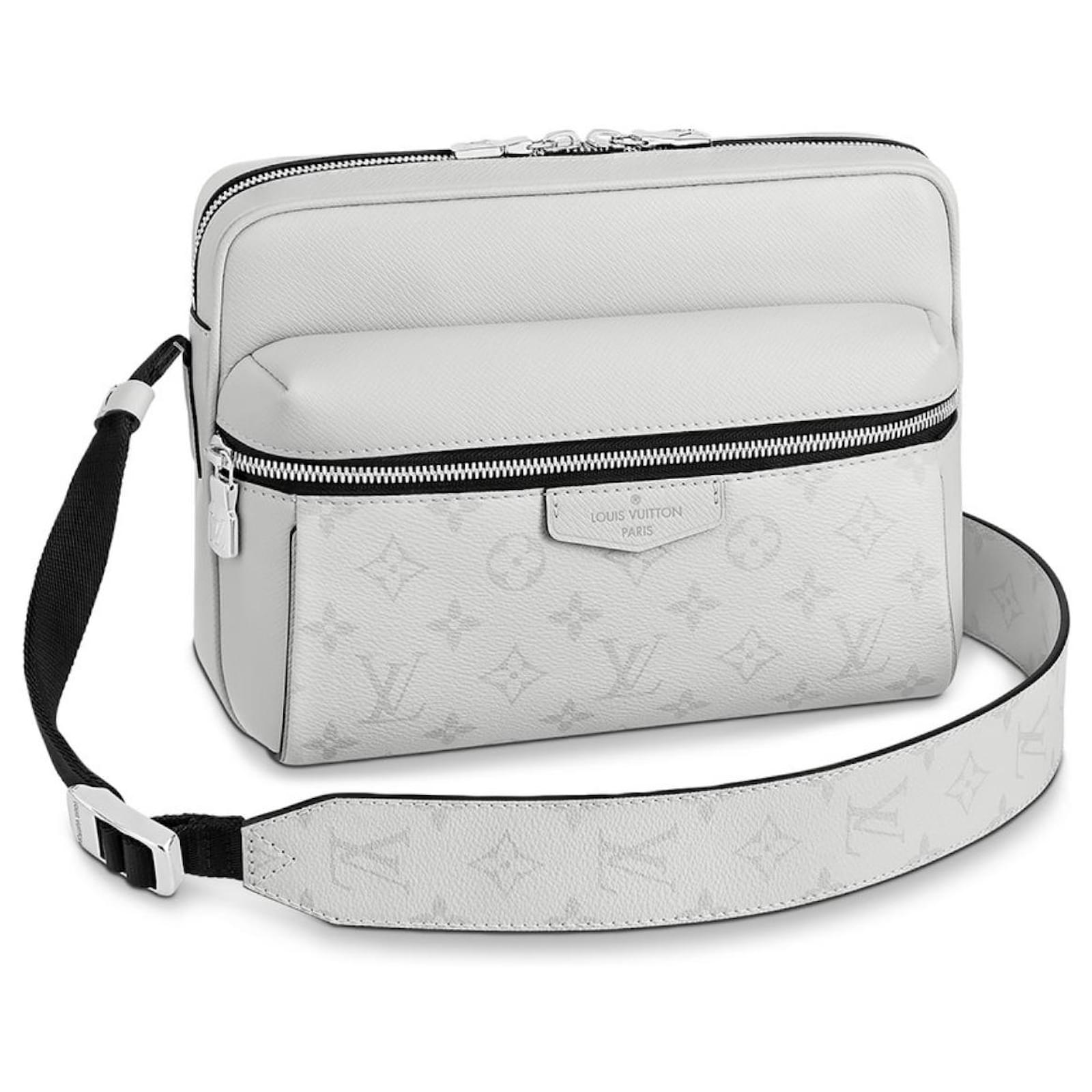Louis Vuitton LV Outdoor flap messenger new White Leather ref
