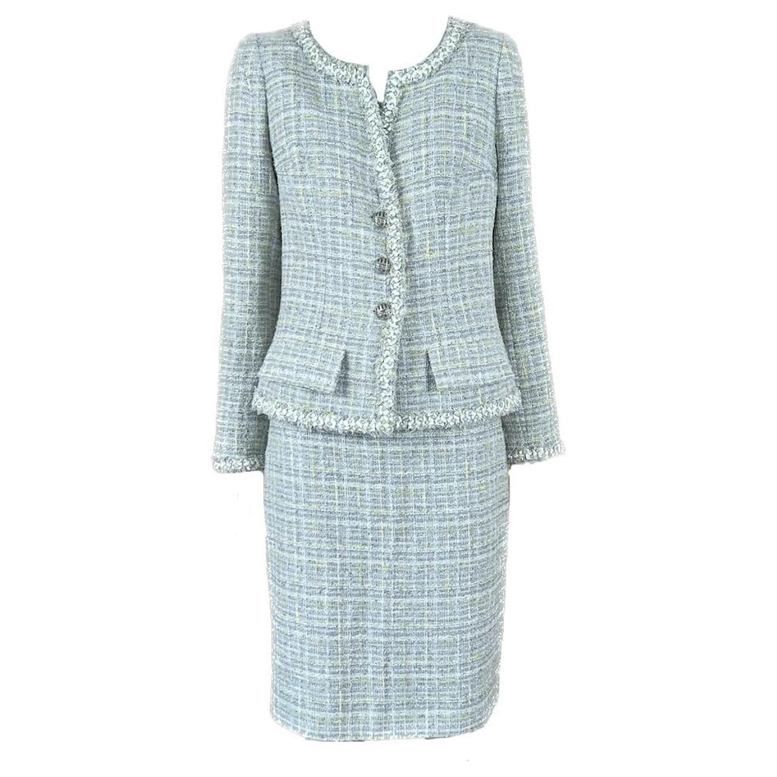 Chanel London CC Buttons Tweed Jacket and Skirt Suit Multiple colors  ref.961723 - Joli Closet