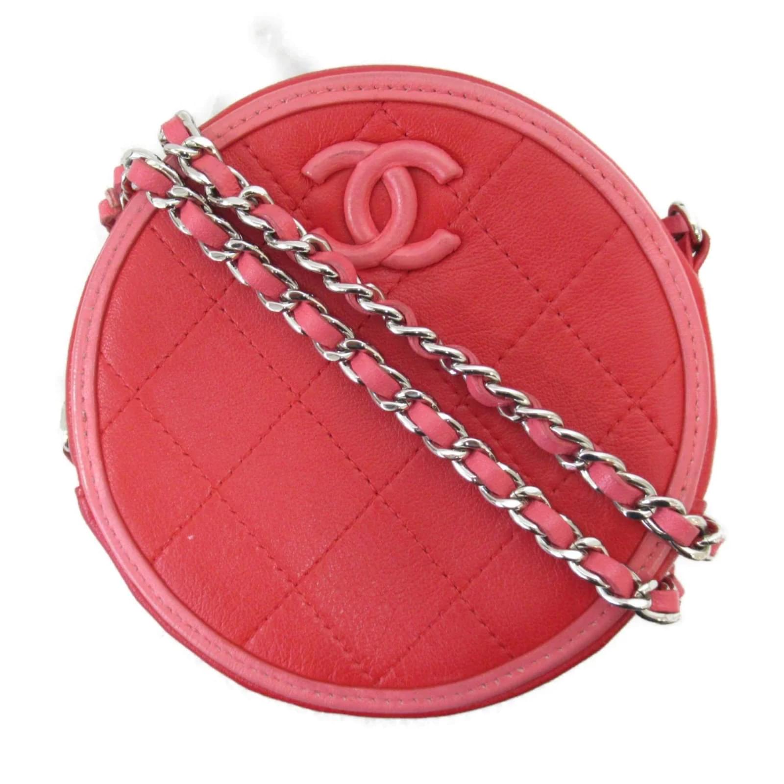 Chanel CC Quilted Leather Round Clutch with Chain Red Pony-style calfskin  ref.962671 - Joli Closet