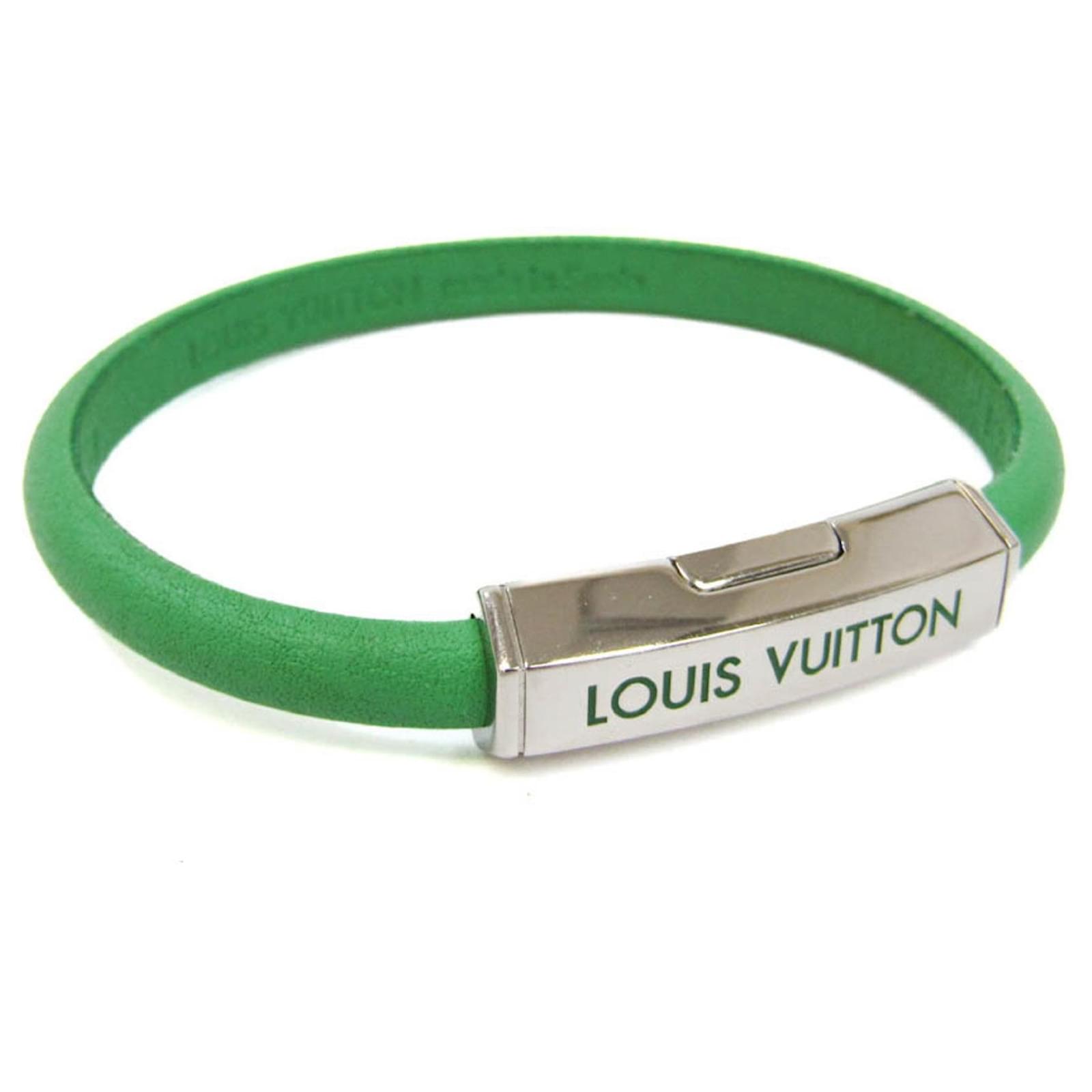 Louis Vuitton Clip It Bracelet Green Leather. Size 19