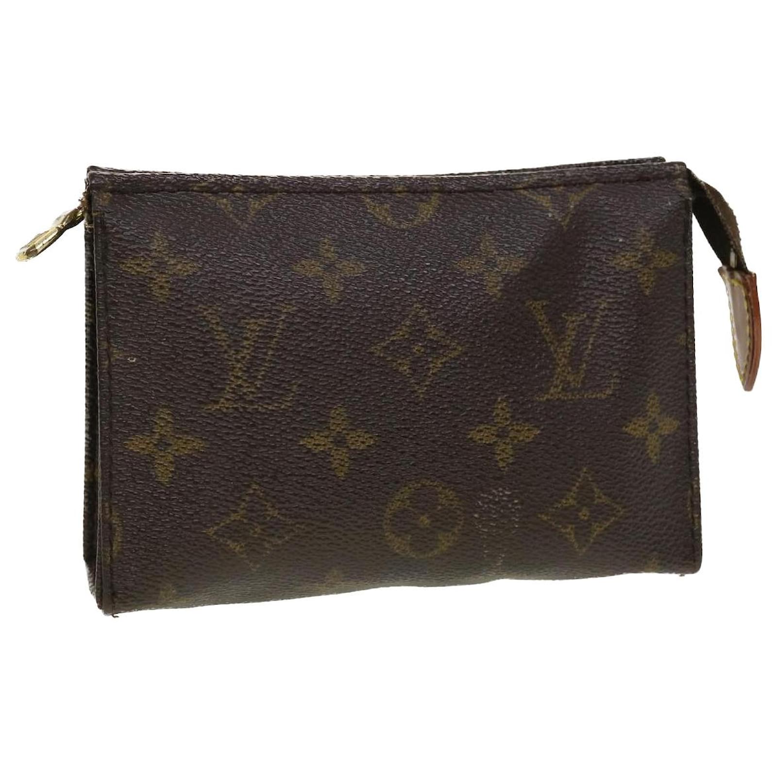 Louis Vuitton Auth TAIGA Leather Trousse toilette GM POUCH Clutch Cosmetic  Bag