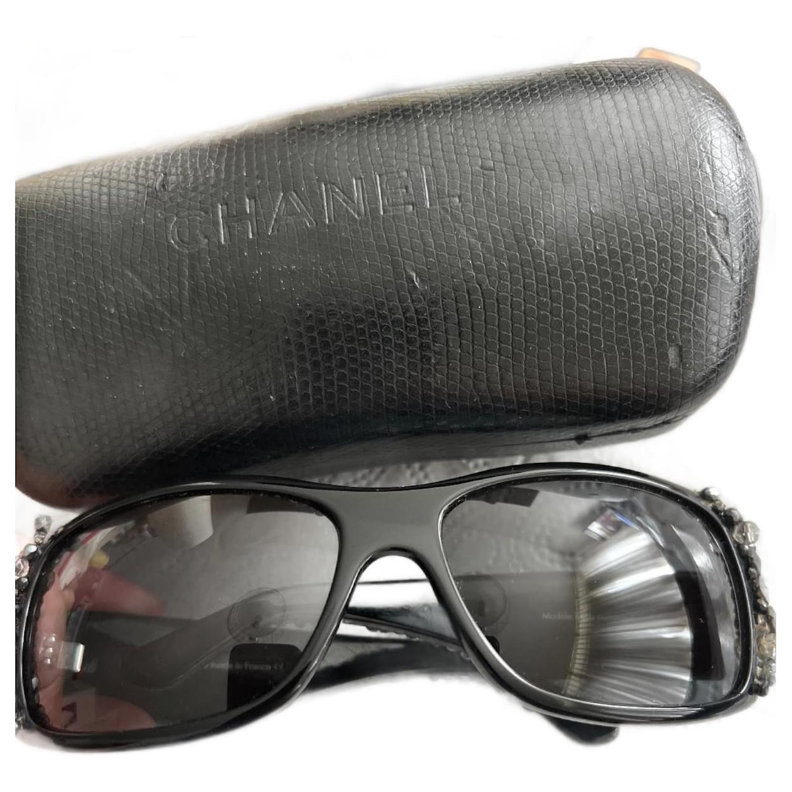 Chanel Sunglasses Black Plastic ref.967401 - Joli Closet