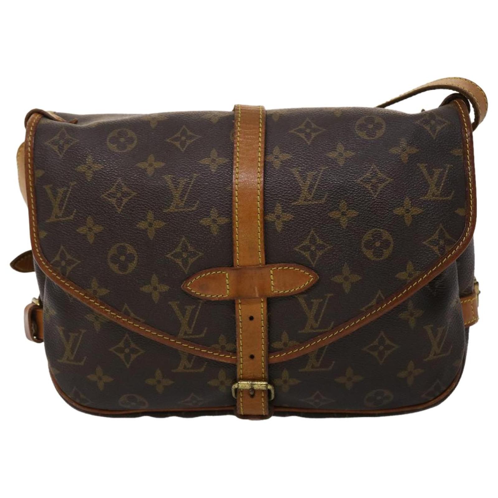 LOUIS VUITTON Monogram Saumur 43 Shoulder Bag M42252 LV Auth 40442