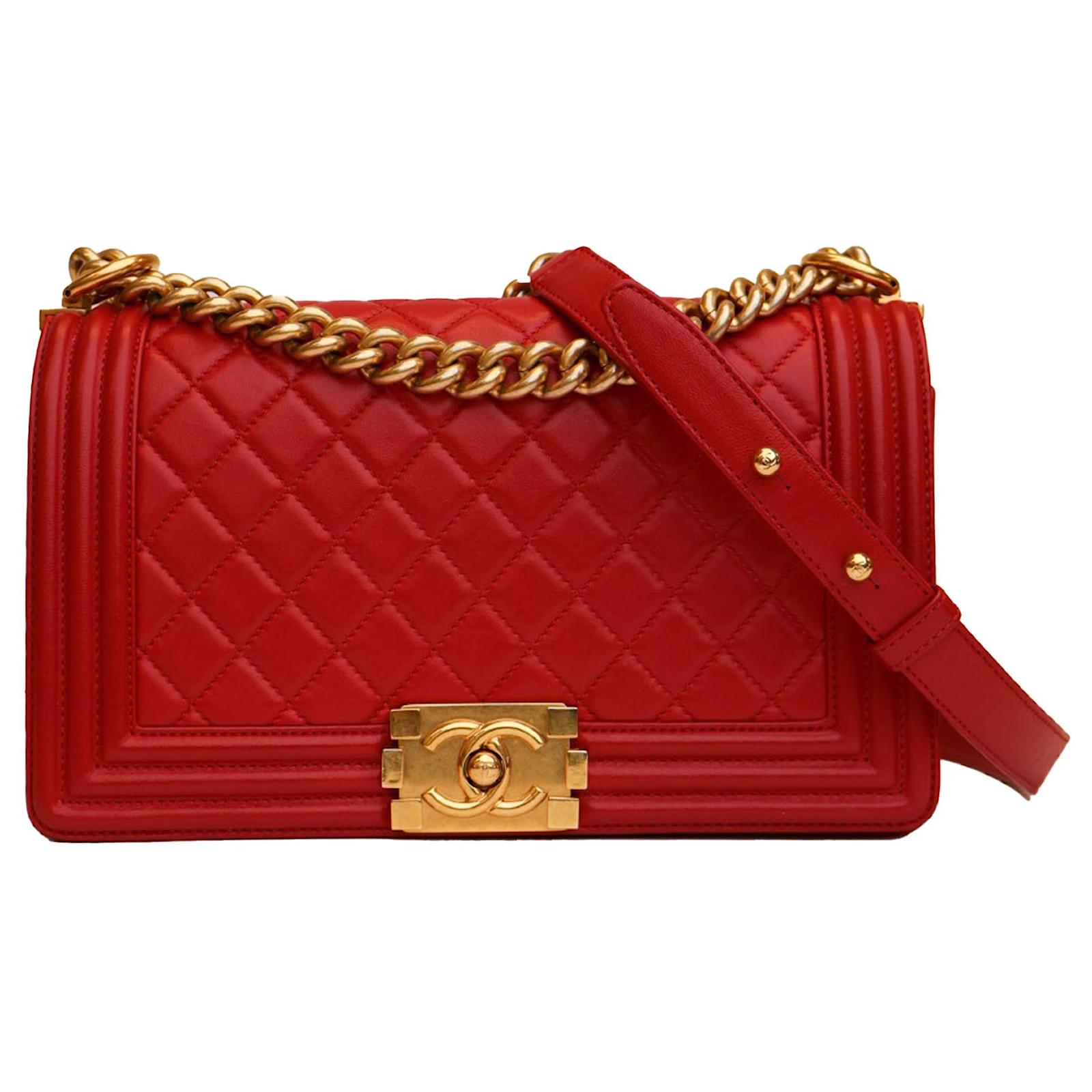 Chanel Red Medium Boy Flap Bag Leather ref.971068 - Joli Closet