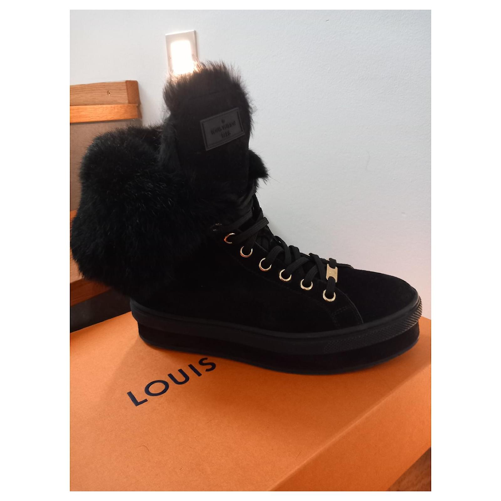 Louis Vuitton Sneakers Black Lambskin ref.972049 - Joli Closet