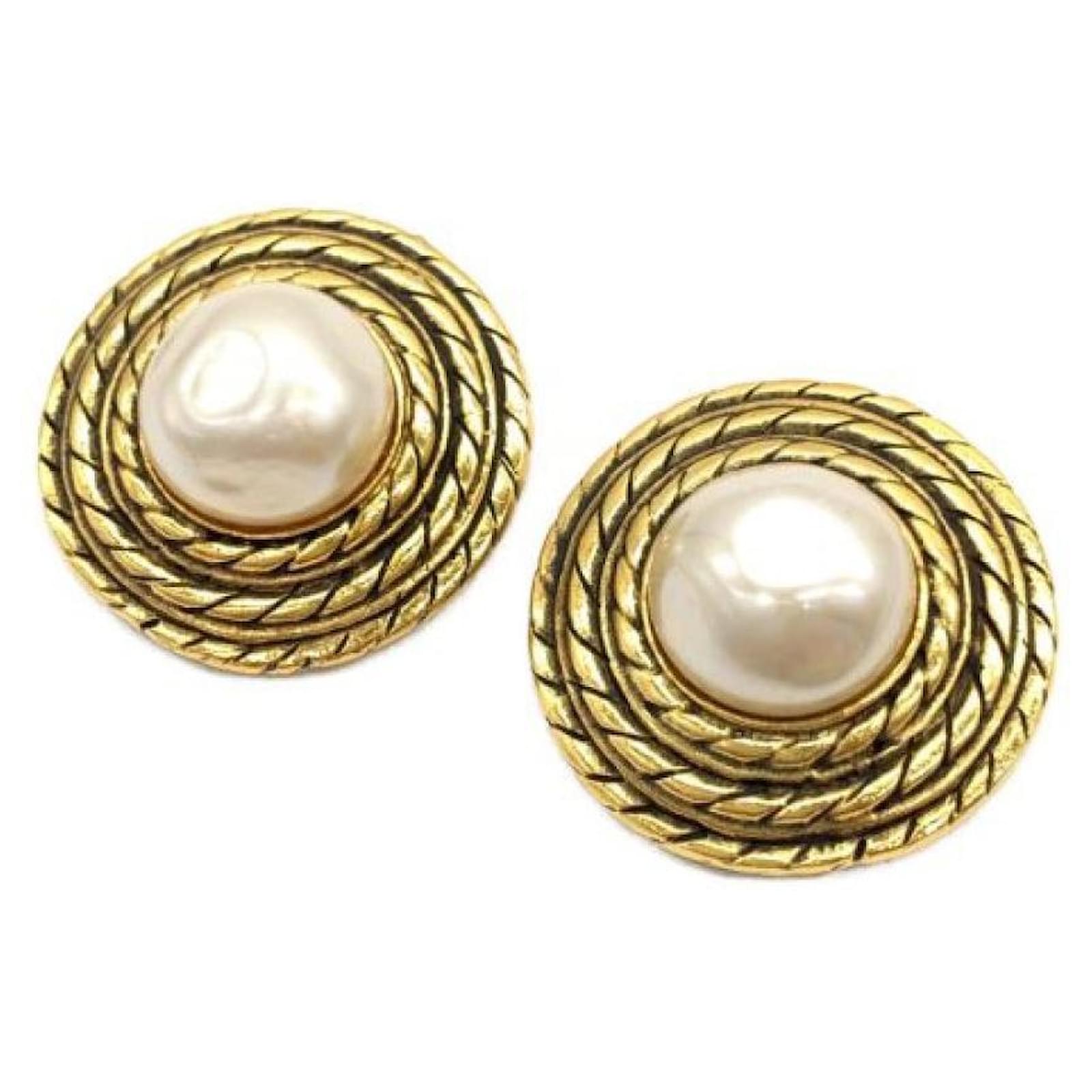 CHANEL faux pearl earrings Golden ref.972243 - Joli Closet