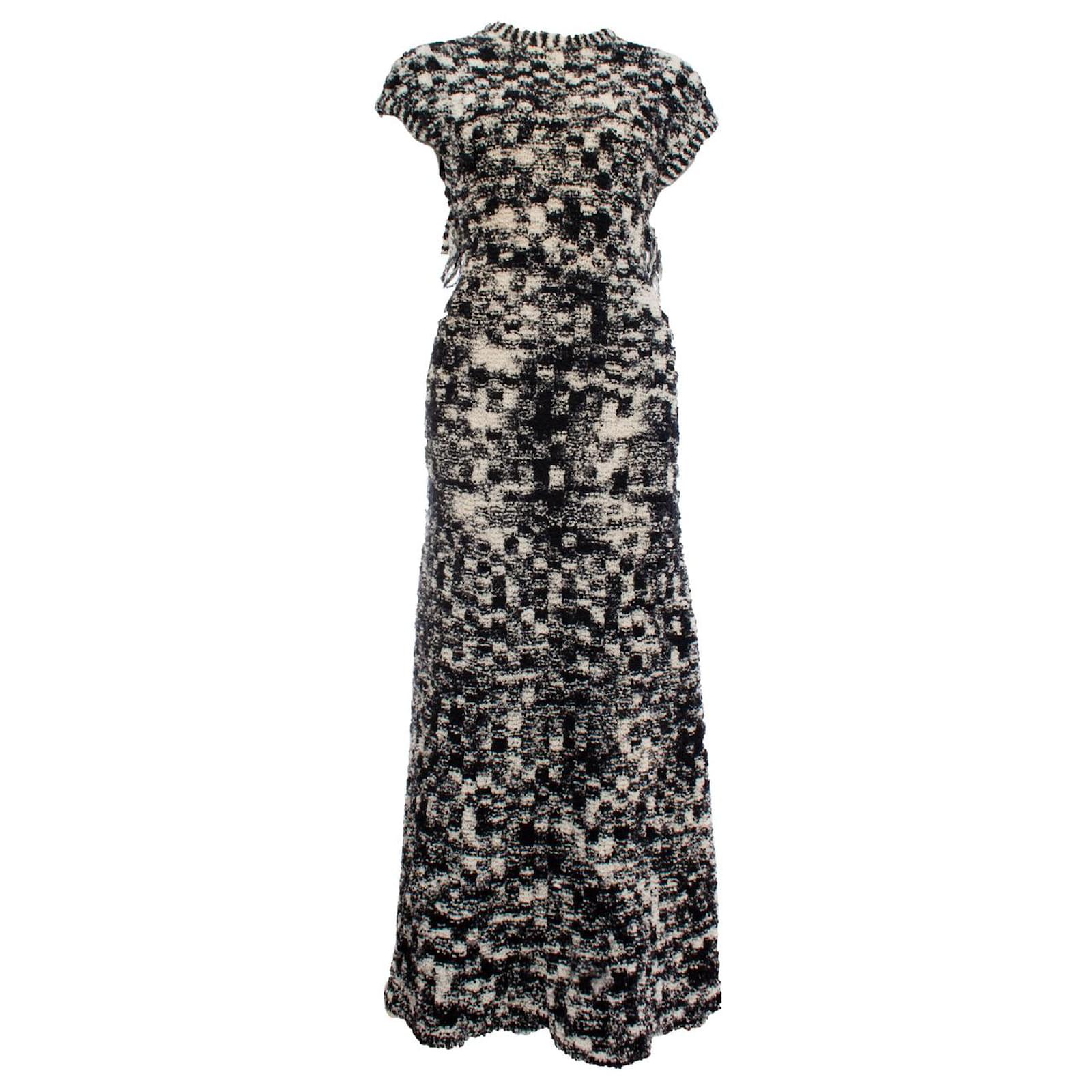 Chanel, Black and white boucle knit maxi gown Wool ref.1002355 - Joli Closet