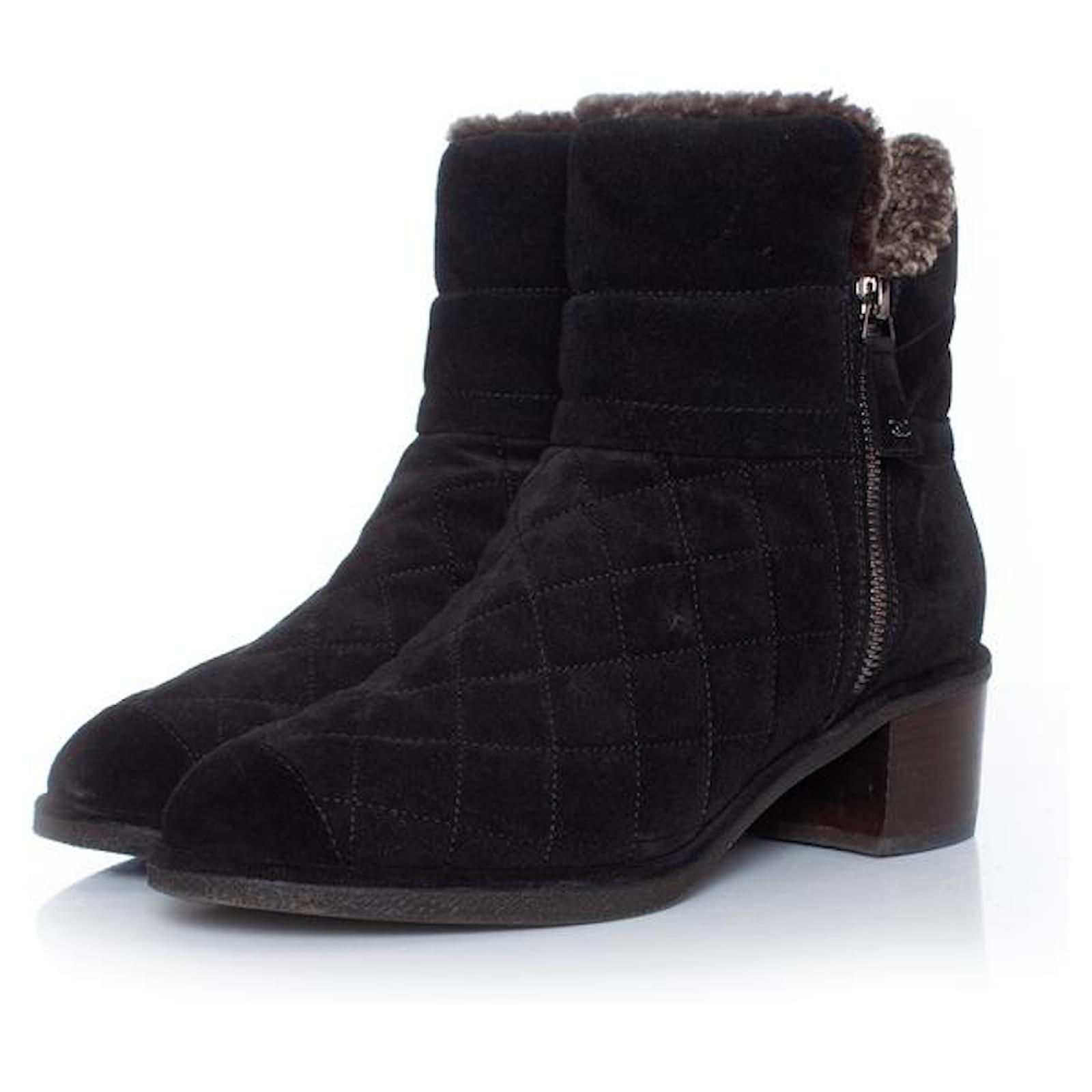 Chanel Suede quilted ankle boots Black ref 1002599 Joli Closet