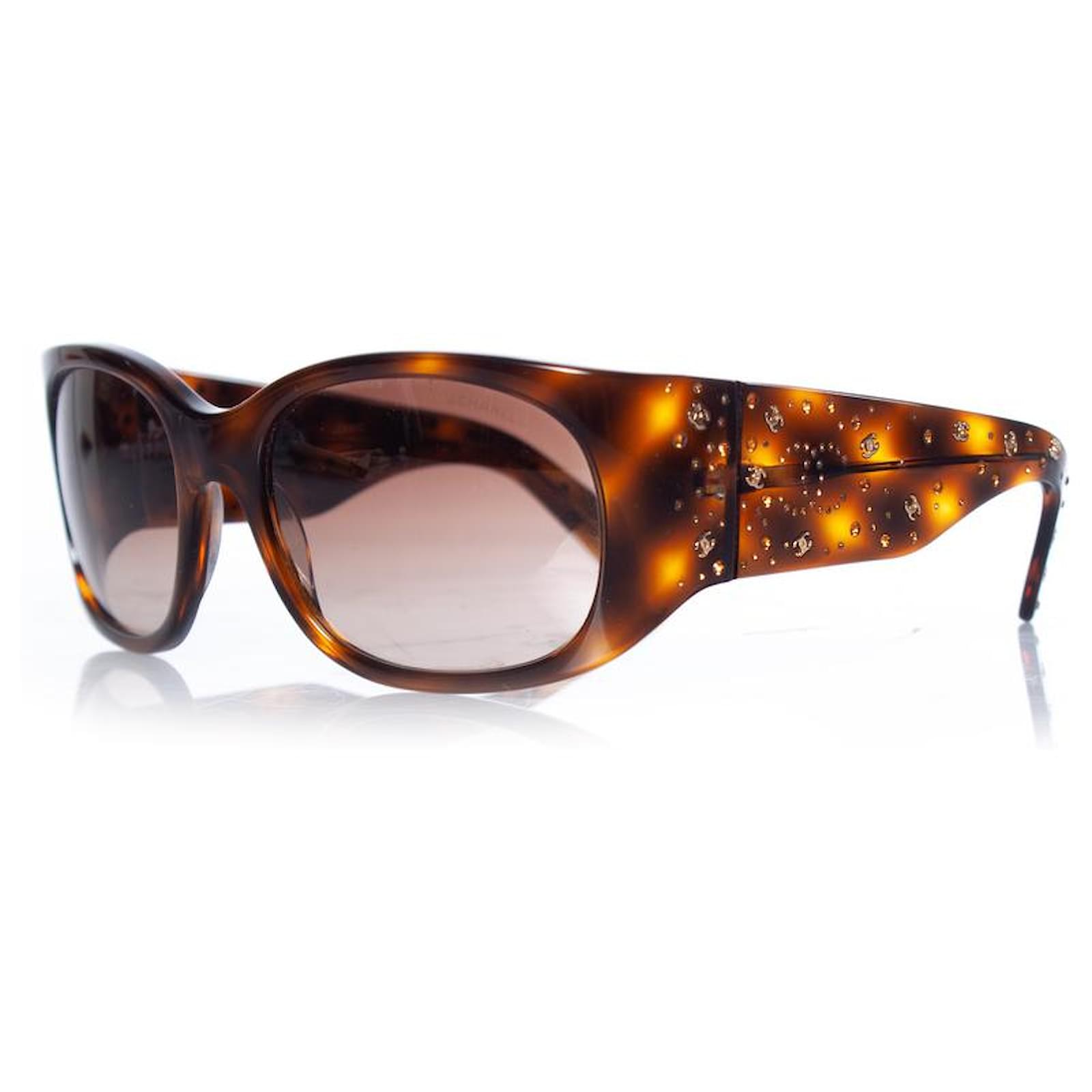 Chanel, sunglasses with CC rhinestones Brown ref.1002651 - Joli Closet