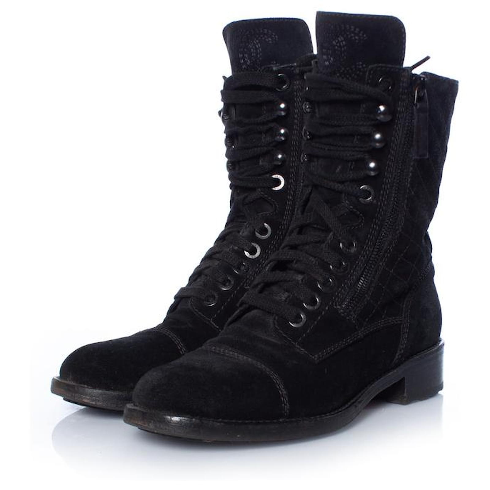 Chanel, Suede lace up quilted ankle boots Black ref.1002655 - Joli Closet