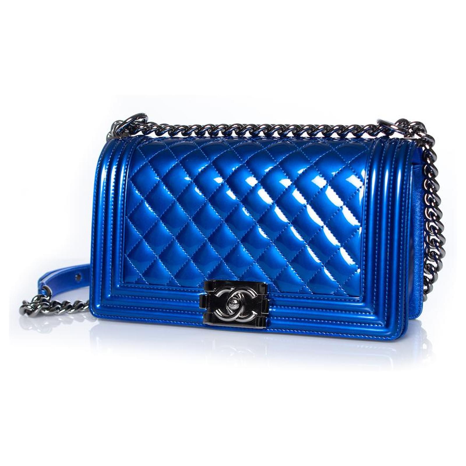 Chanel, boy bag in metallic blue Leather Patent leather ref