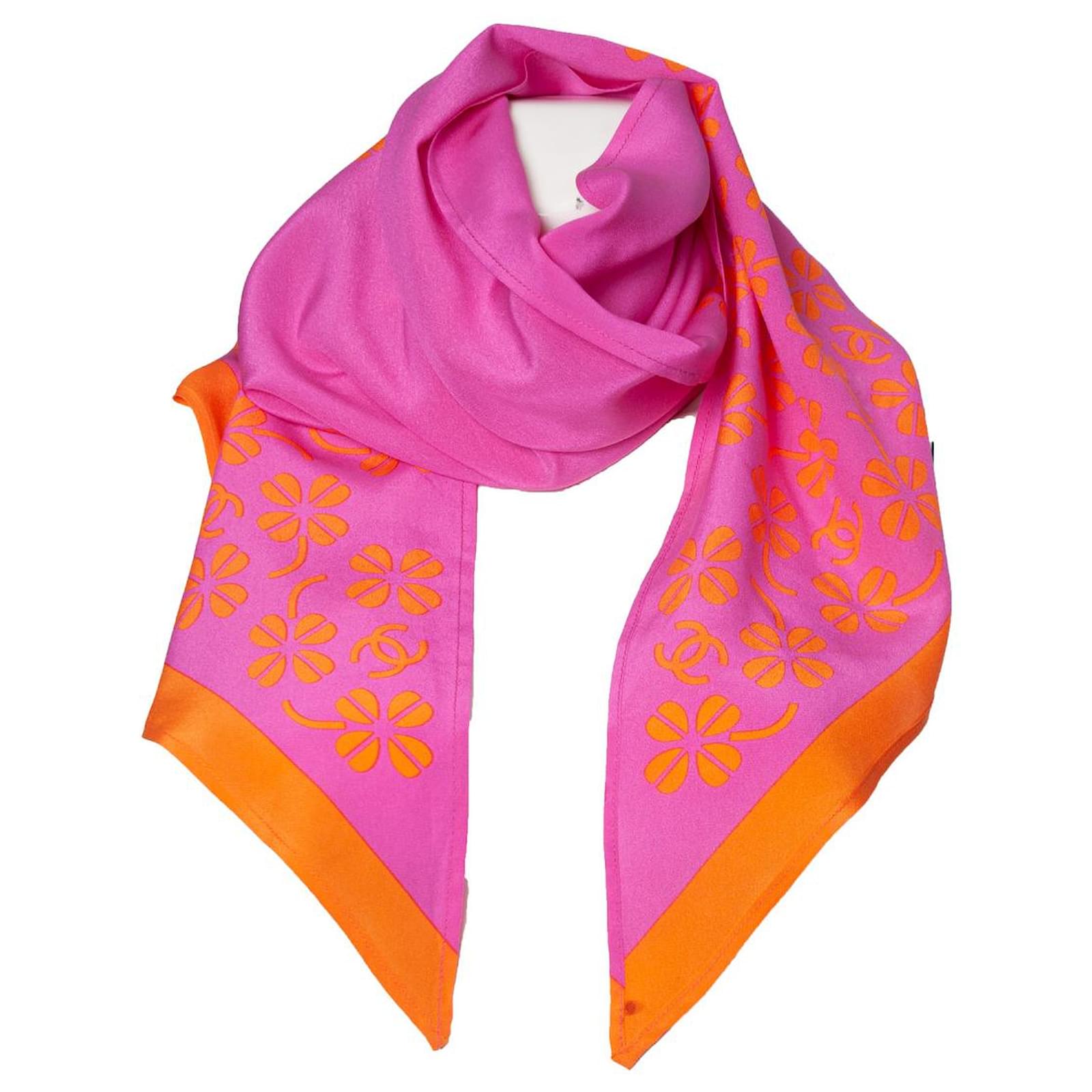 Chanel, Silk cc scarf with clover print Pink Orange ref.1003095