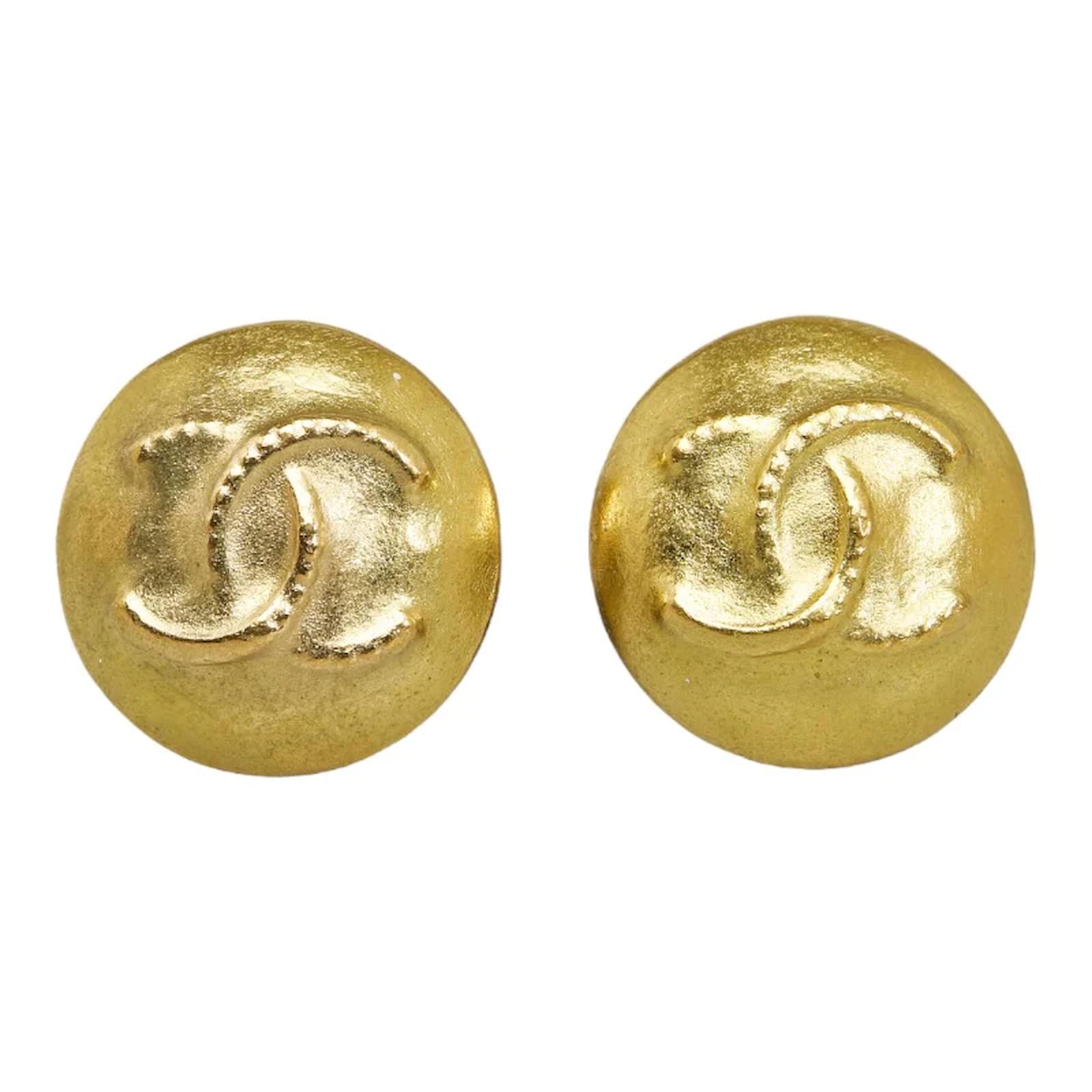 Chanel CC Clip On Earrings Golden Metal ref.1004486 - Joli Closet