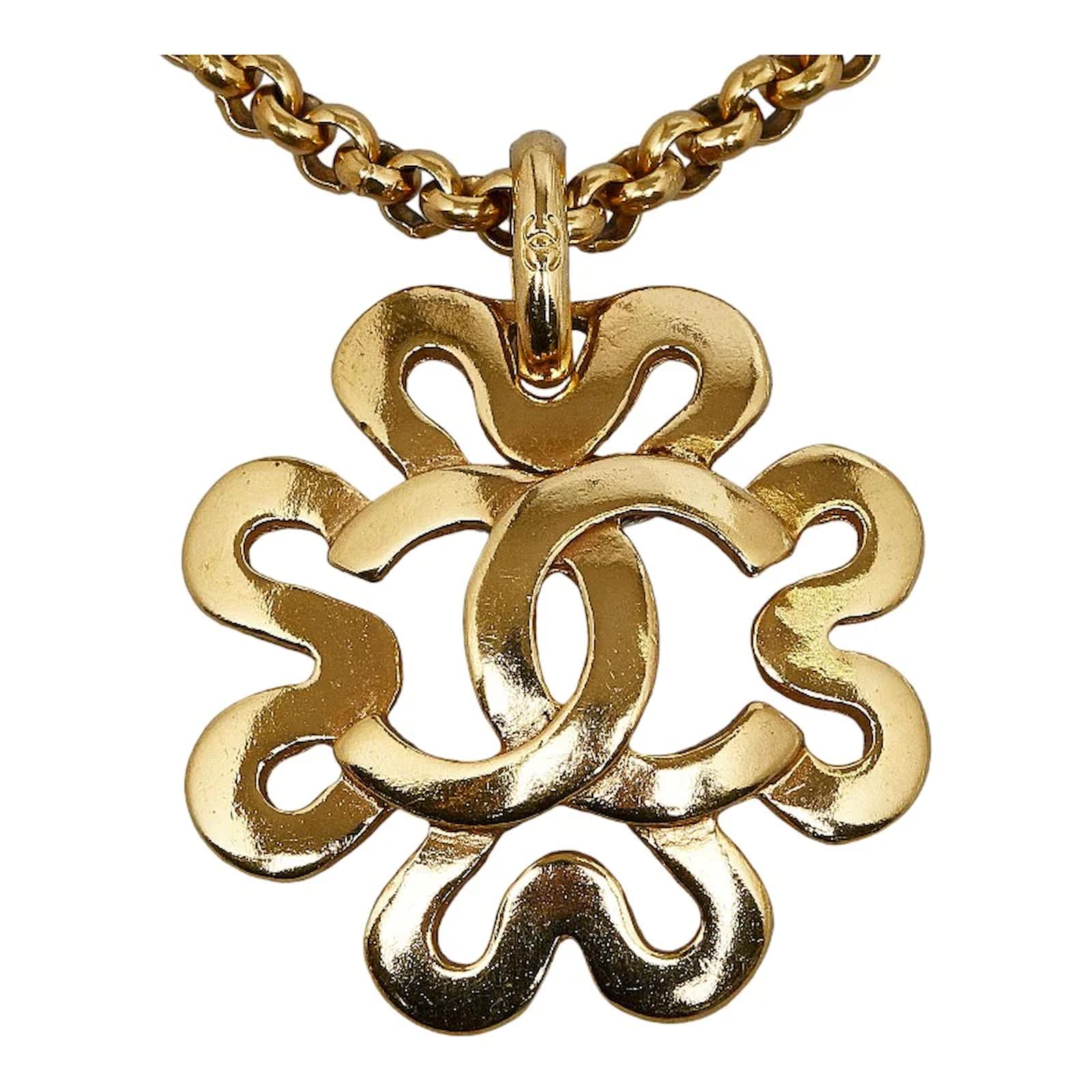 Chanel CC Flower Pendant Necklace Golden Metal ref.1004491 - Joli Closet