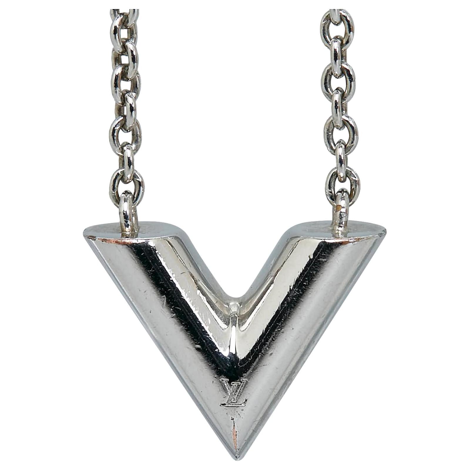 Louis Vuitton Silver Essential V Silvery Metal ref.1004641 - Joli Closet