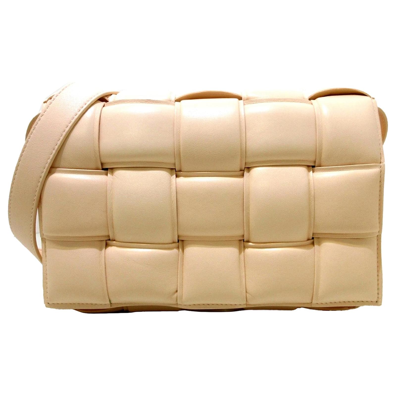 Intrecciato Leather Duffle Bag in Beige - Bottega Veneta