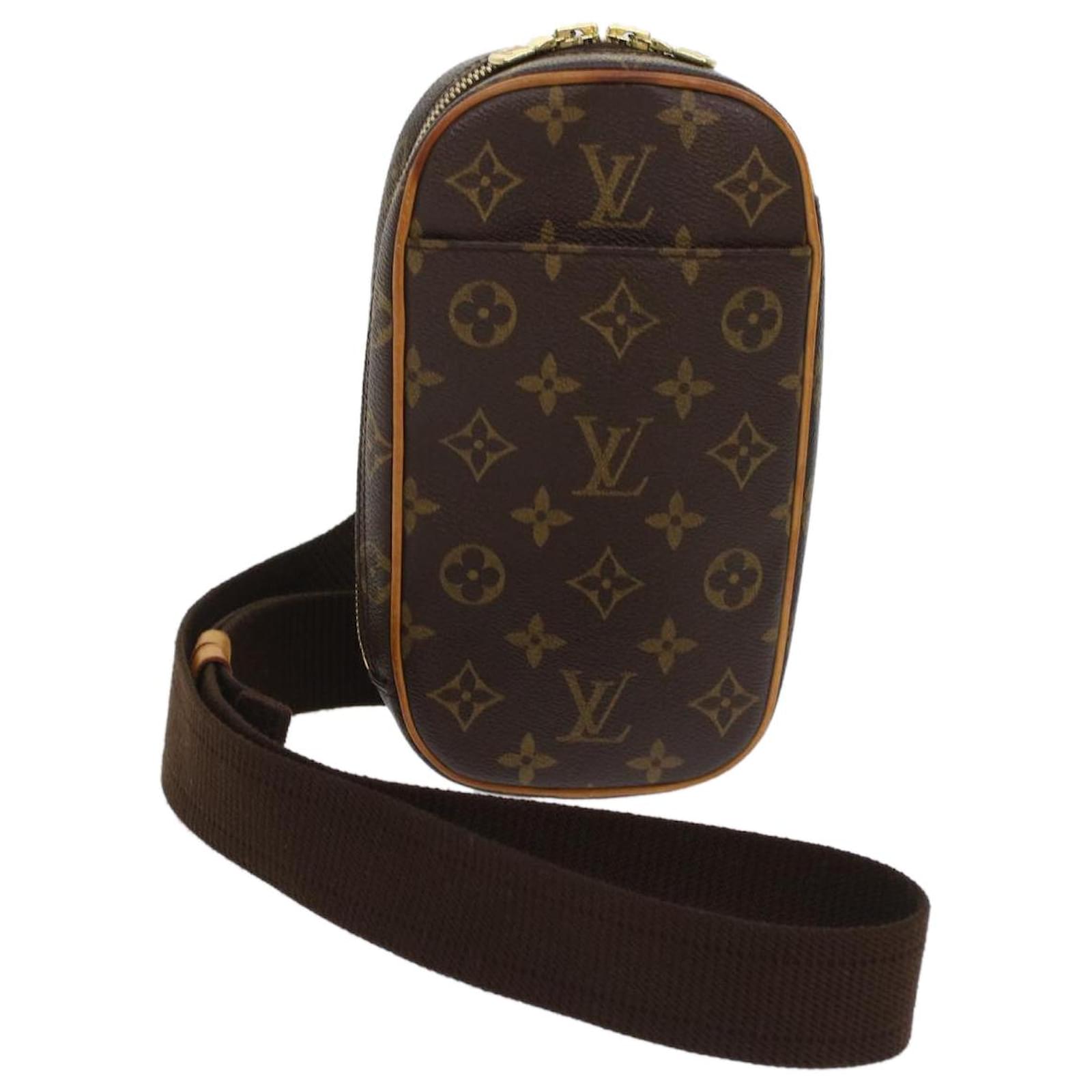 LOUIS VUITTON, POCHETTE GANGE