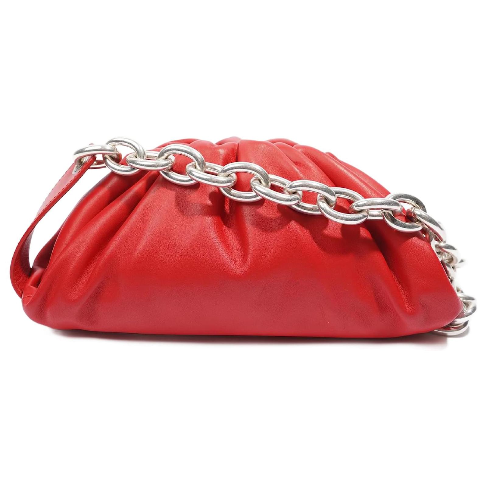 BOTTEGA VENETA: The mini pouch clutch in leather - Red