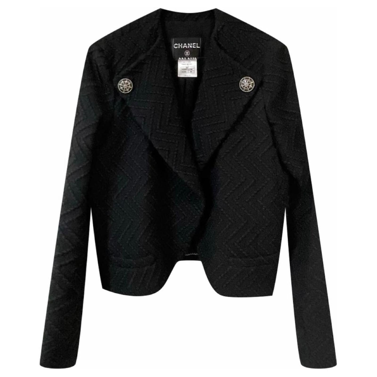 Chanel Schwarze Jacke mit CC-Juwelenknöpfen Tweed ref.1006684 - Joli Closet