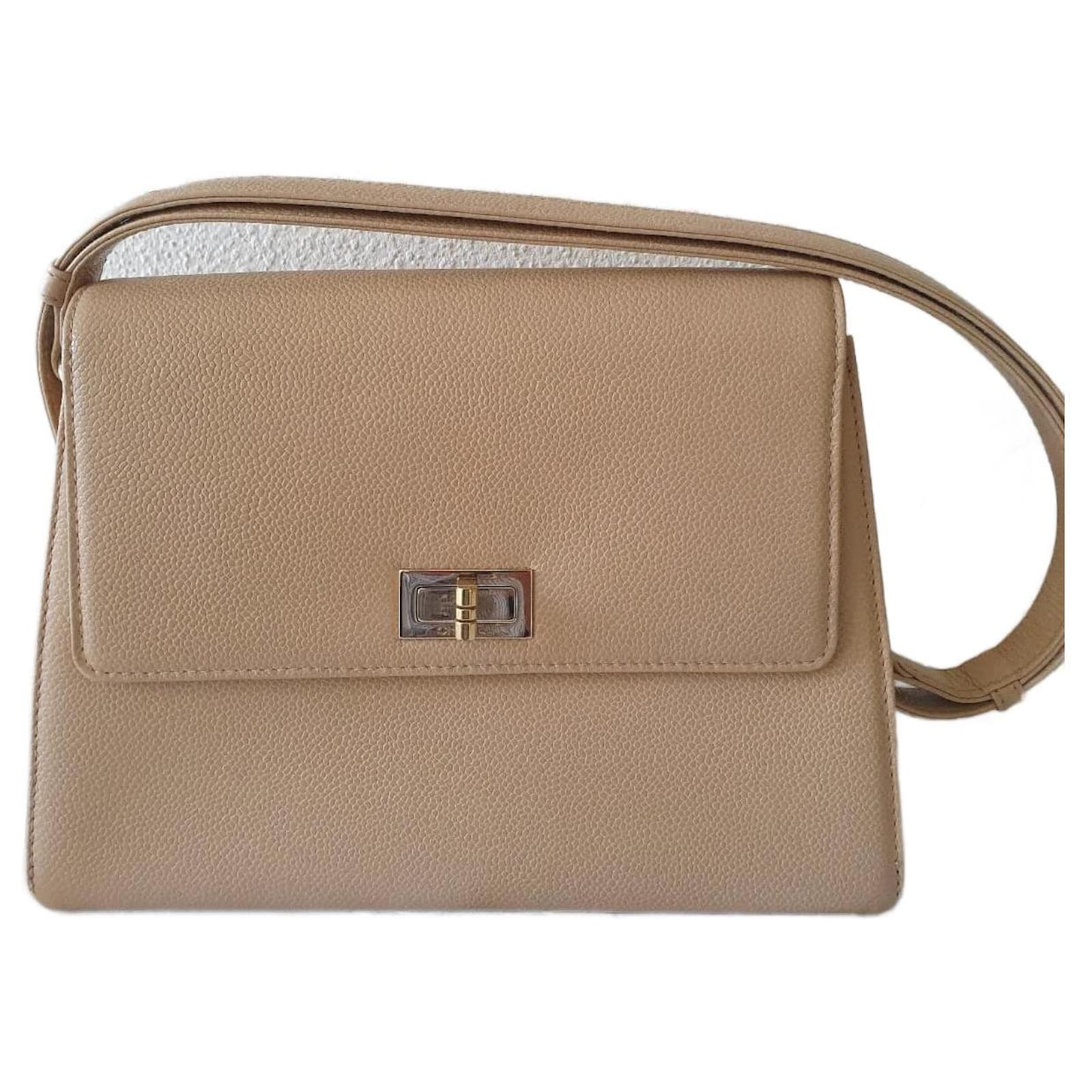 Timeless CHANEL Shoulder bag Vintage model Color Beige New condition! Gold  hardware Leather ref.1006705 - Joli Closet
