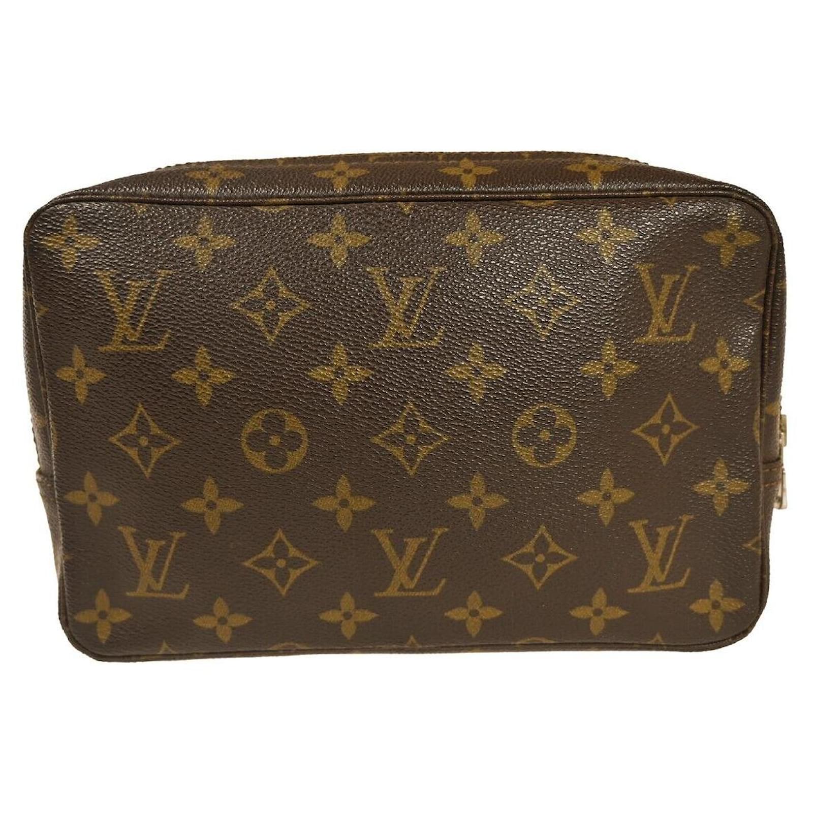 pochette louis vuitton trousse de toilette 28