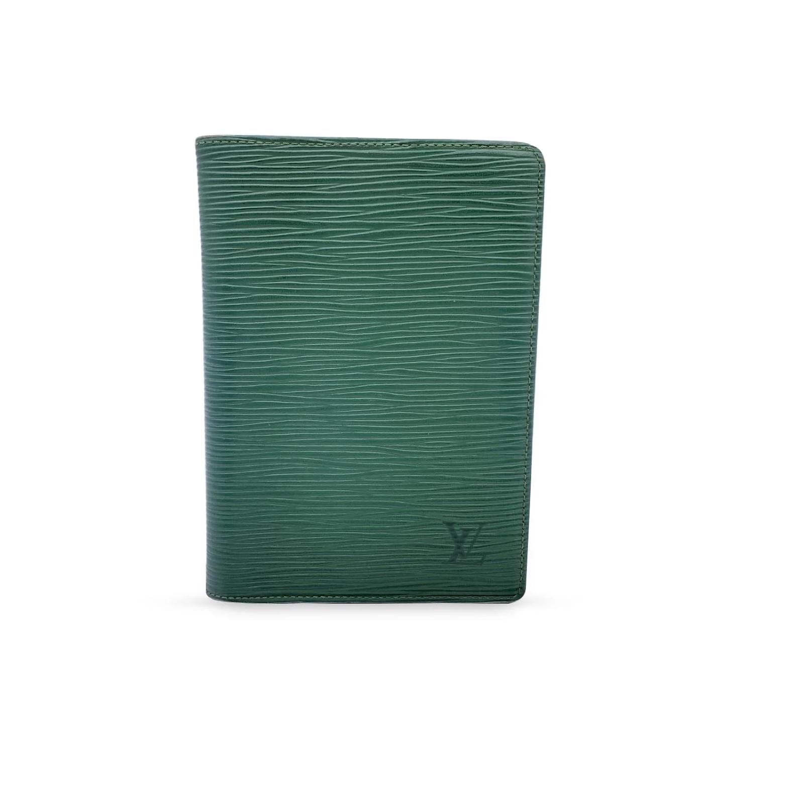 Louis Vuitton Portefeuille Zippy Green Leather Wallet (Pre-Owned)