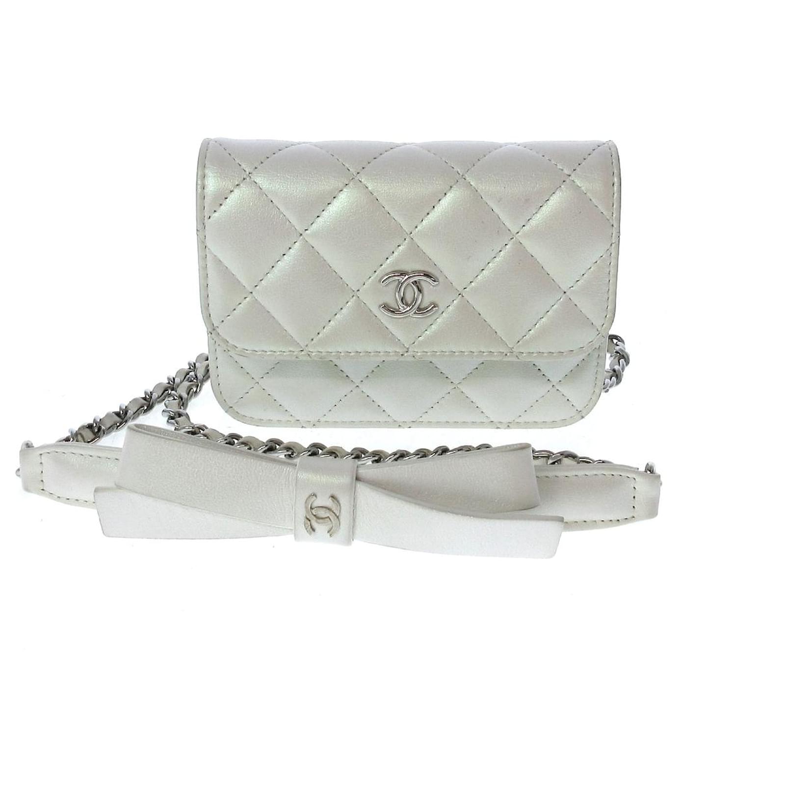 CHANEL Mini matelasse Silvery Leather ref.1008834 - Joli Closet