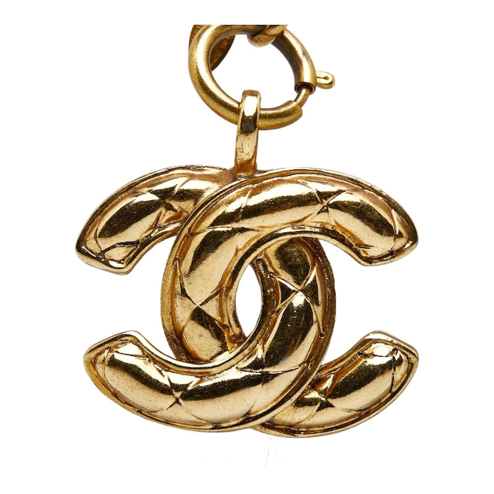 Chanel CC logo pendant necklace Golden Metal ref.972716 - Joli Closet
