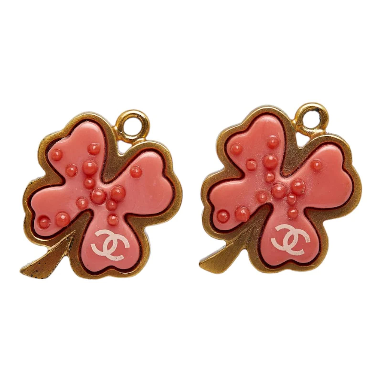 Chanel Clover Hoop Earrings Pink Metal ref.972722 - Joli Closet
