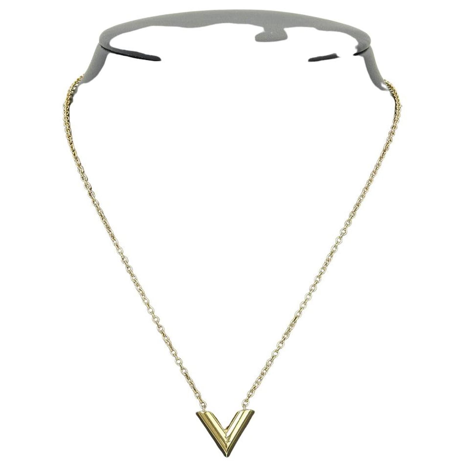 LOUIS VUITTON Essential V necklace pendant M61083