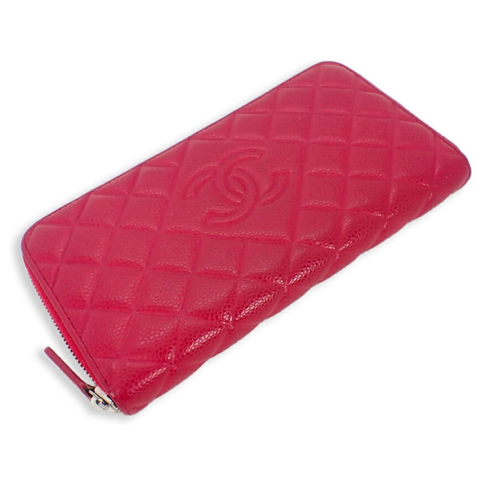 Timeless Chanel Zip around wallet Red Leather ref.974362 - Joli Closet