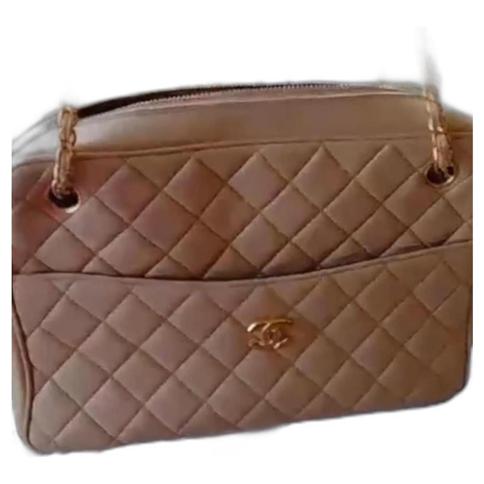 Chanel Handbags Beige Leather ref.975681 - Joli Closet