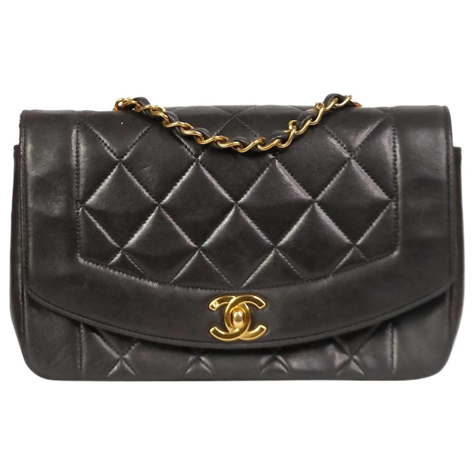 Chanel Black leather small vintage 1994-1996 Diana gold hardware