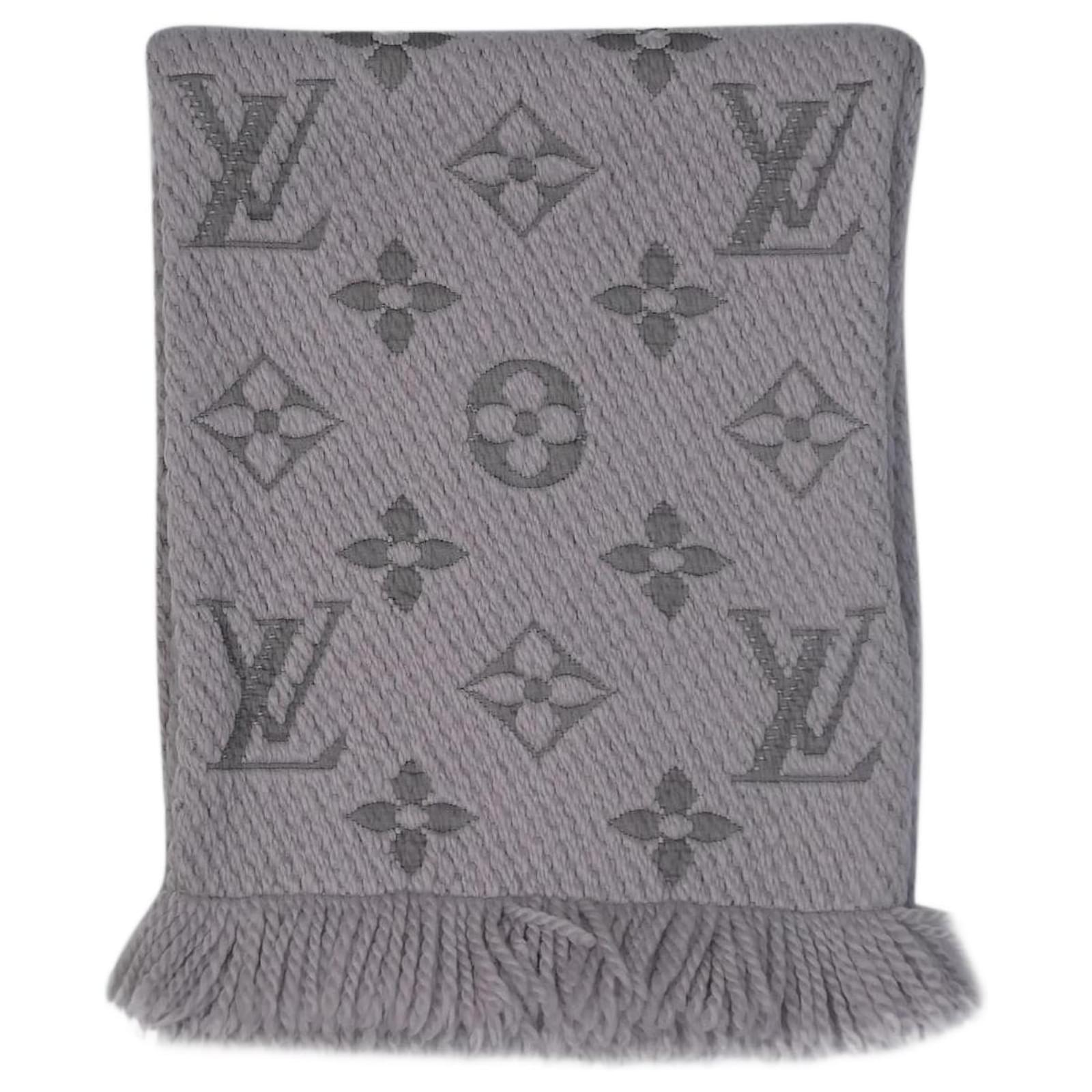Louis Vuitton Sciarpa grigia Logomania Grigio Lana ref.1031444 - Joli Closet