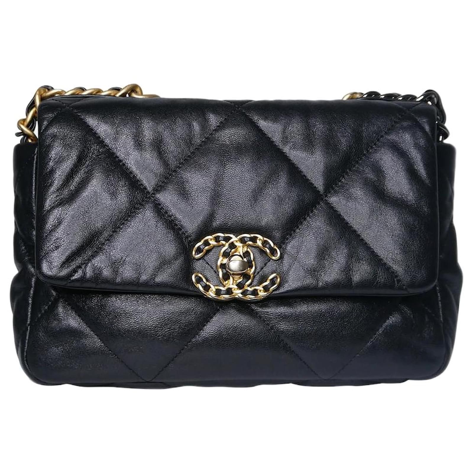 Chanel Black 2020 Quilted 19 shoulder bag with gold hardware