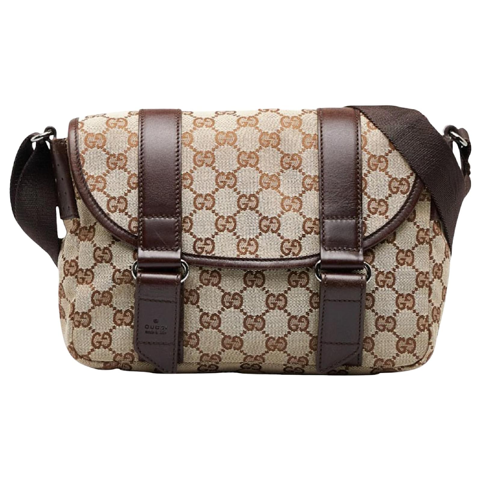 Elevate Your Style with the Gucci GG Supreme Messenger Bag