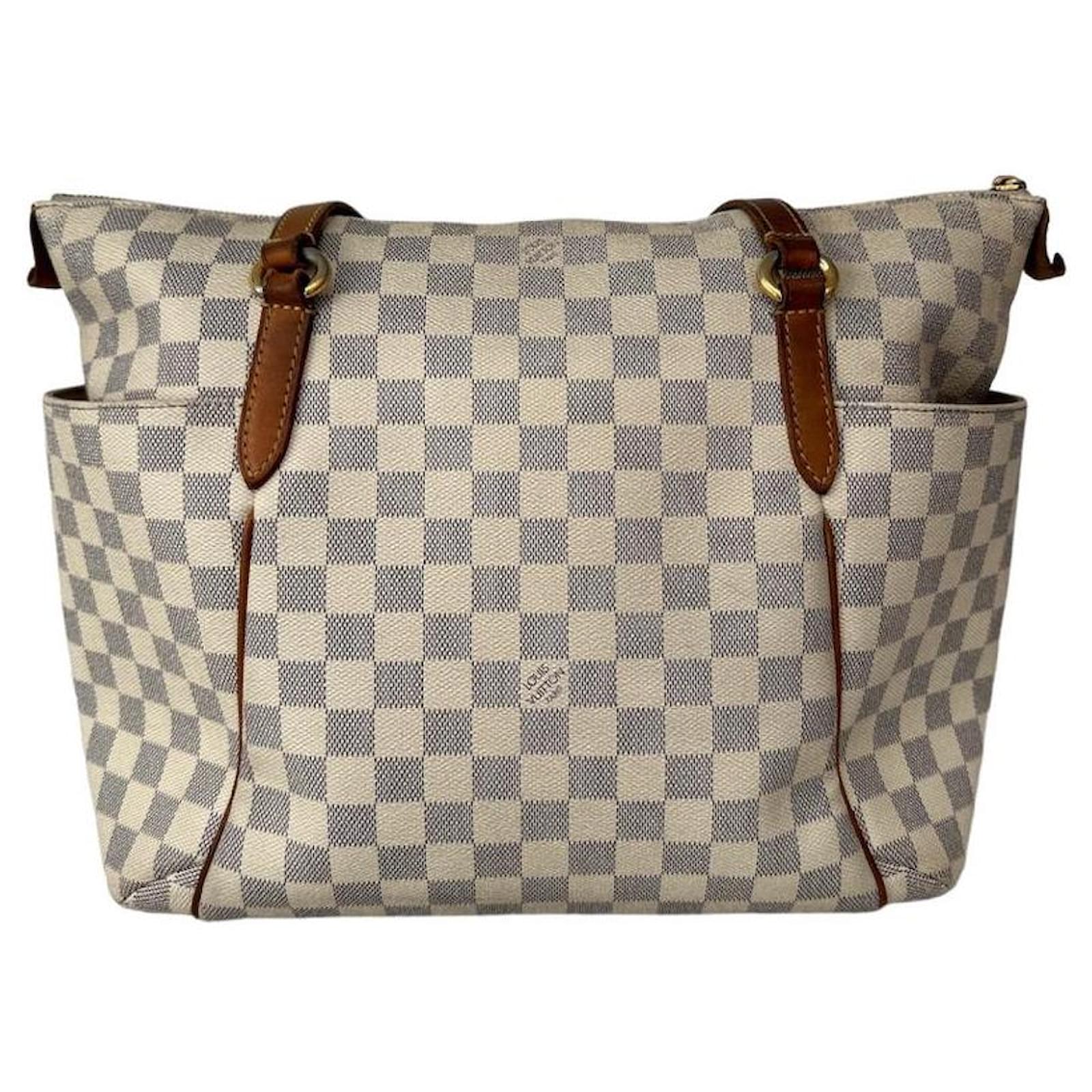 Louis Vuitton Handbags Cloth ref.990853 - Joli Closet