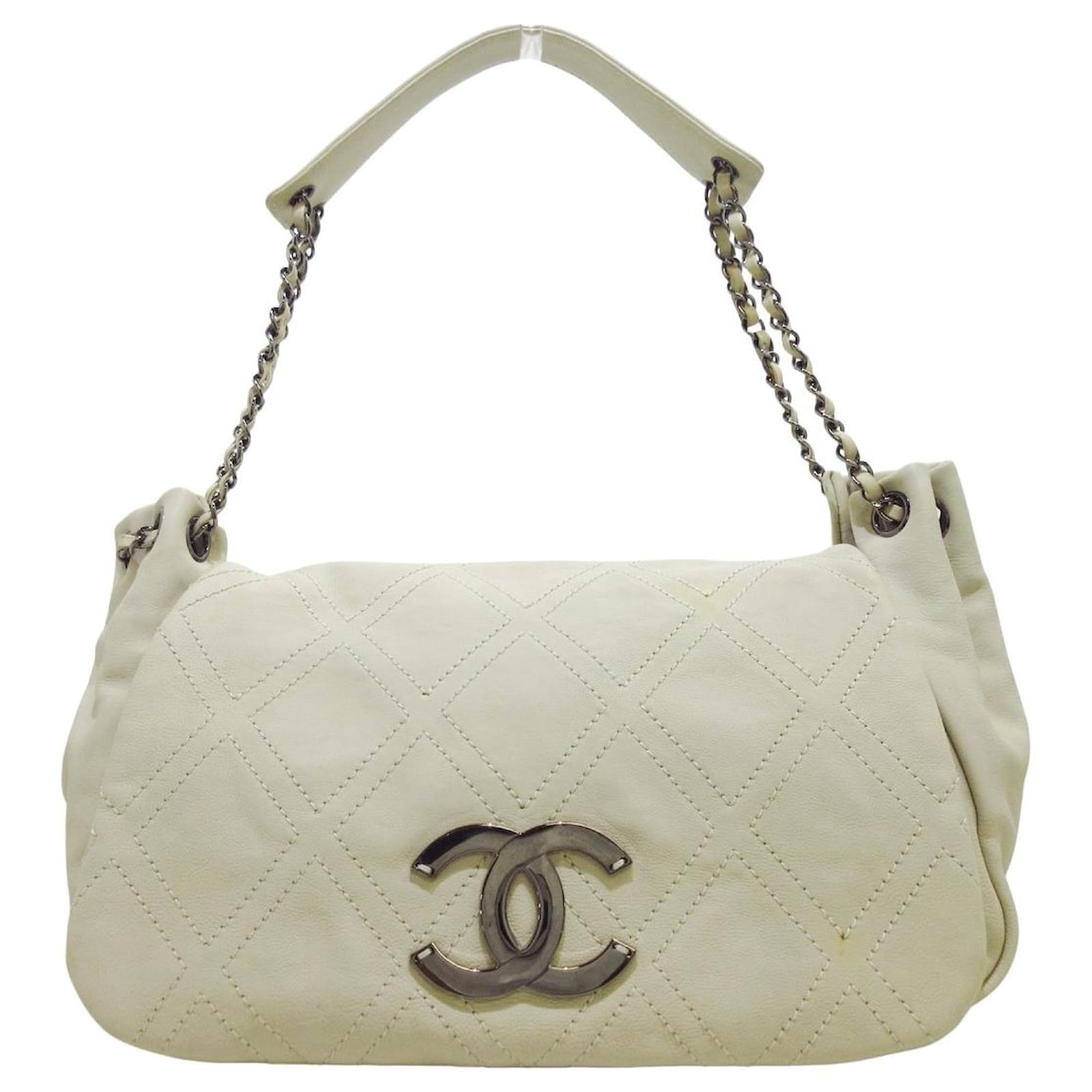 Chanel Diamond stich Cream Leather ref.991982 - Joli Closet