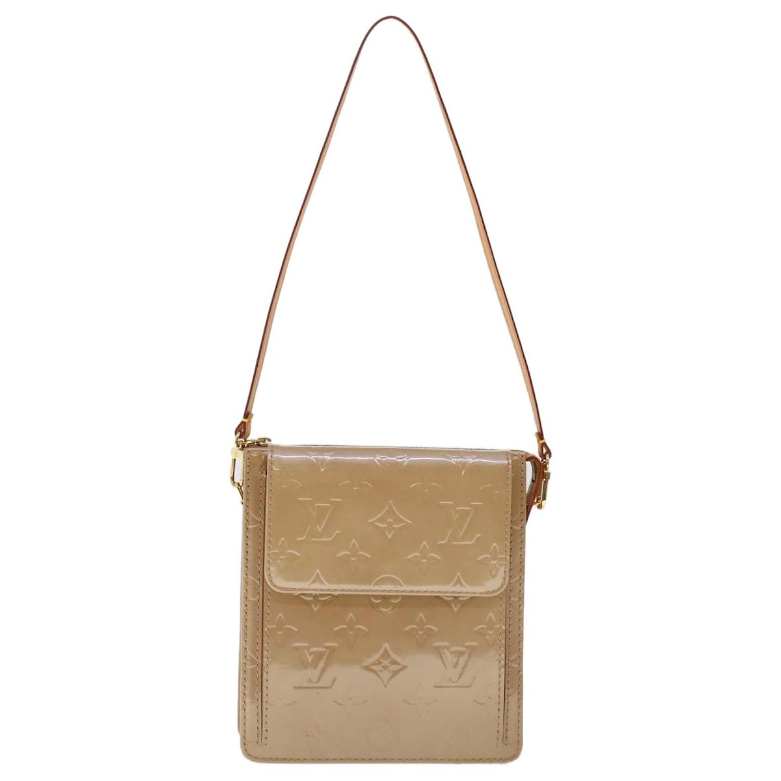 Patent leather clutch bag Louis Vuitton Beige in Patent leather