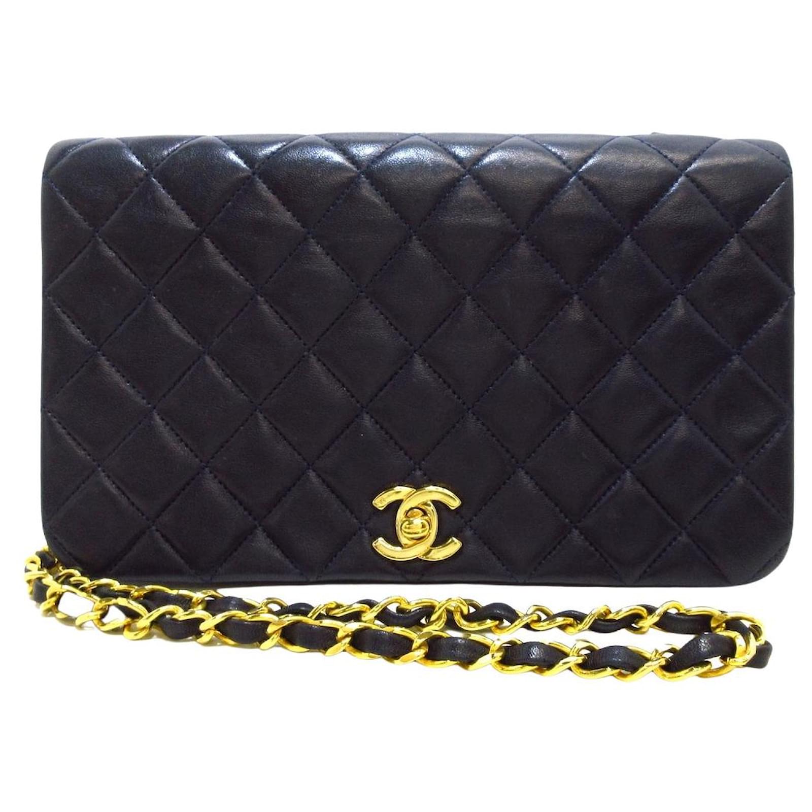 Chanel Classic Flap Black Leather ref.992282 - Joli Closet