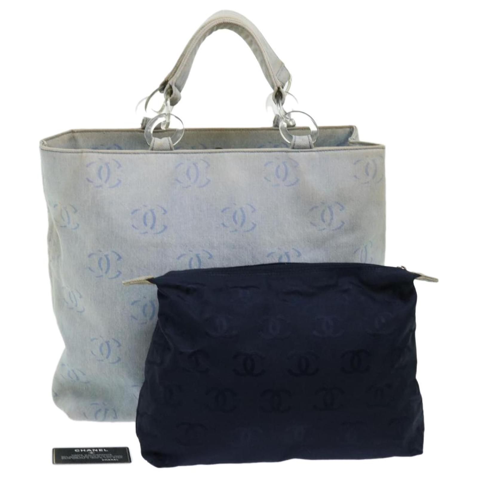 CHANEL Tote Bag Denim Blue CC Auth bs6670 Cloth ref.992361 - Joli Closet