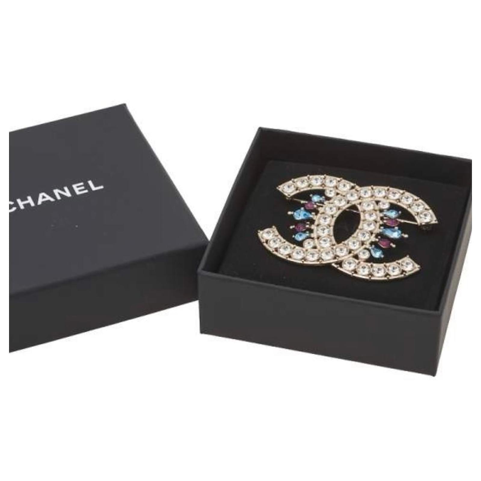 Chanel Pins & brooches Silver hardware Silver ref.993773 - Joli Closet