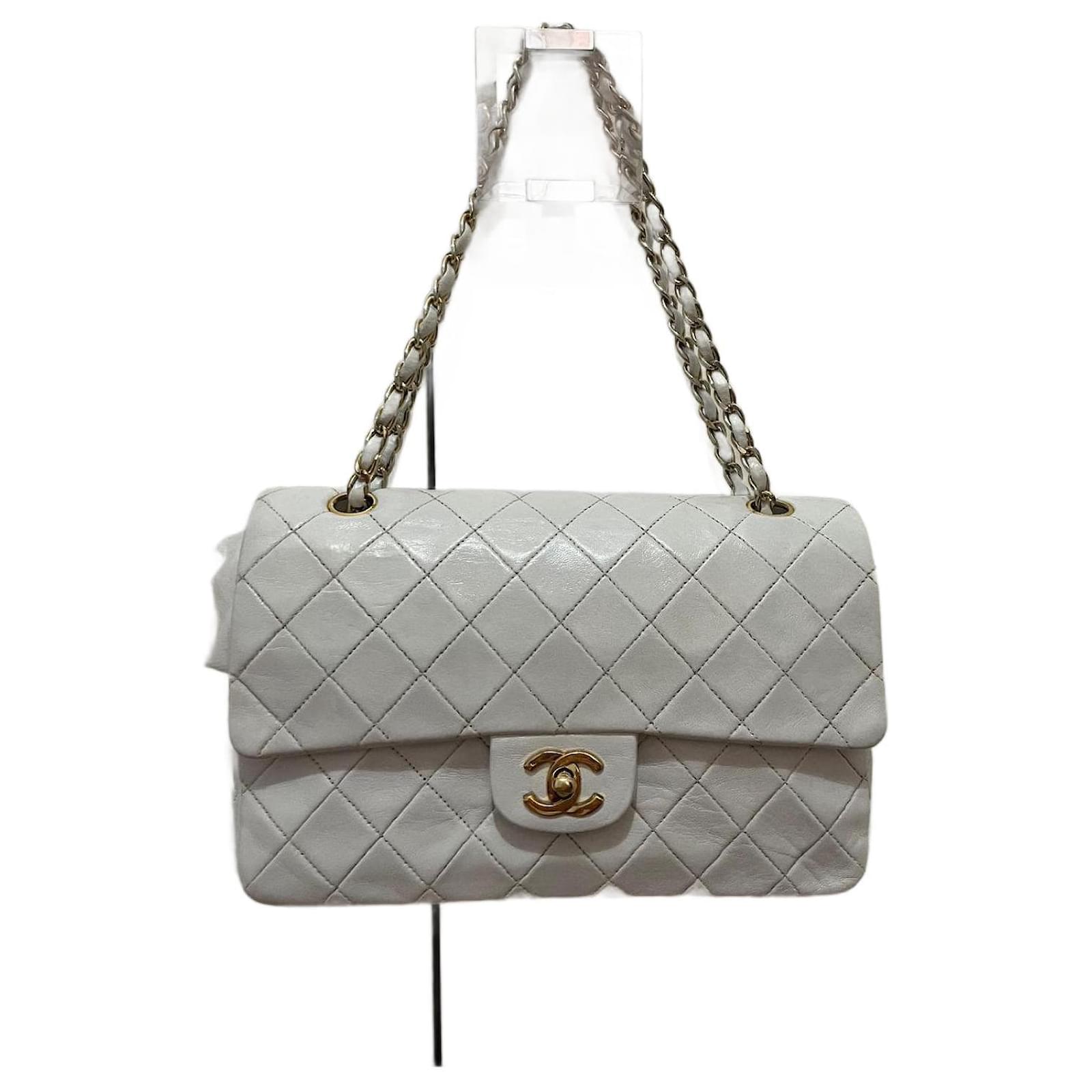 Chanel TIMELESS White Leather ref.993852 - Joli Closet